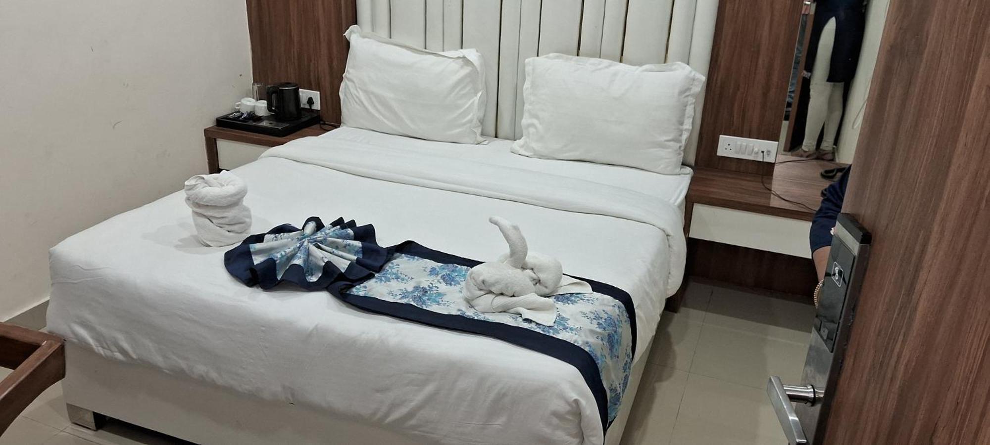 Hotel Shree Radha Krishna バラナシ エクステリア 写真