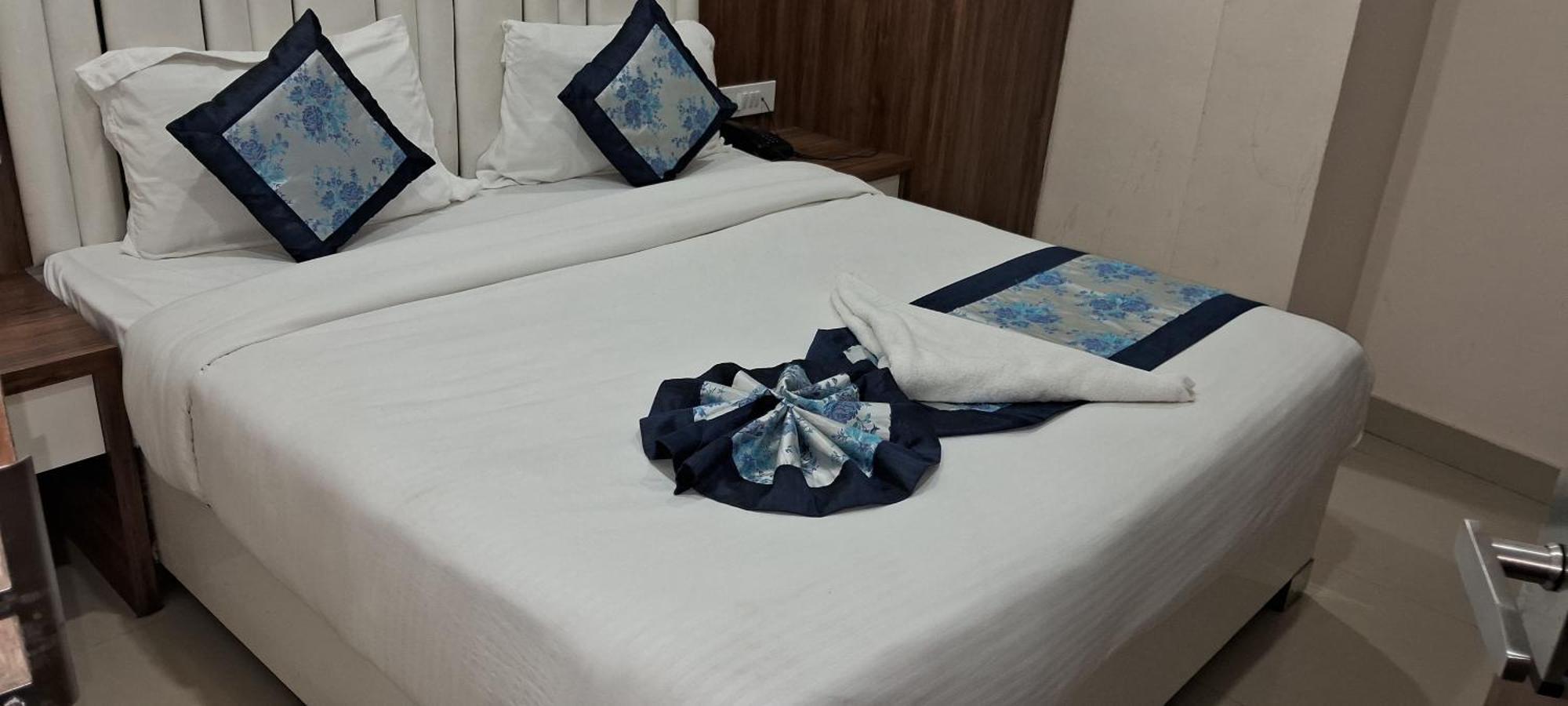 Hotel Shree Radha Krishna バラナシ エクステリア 写真