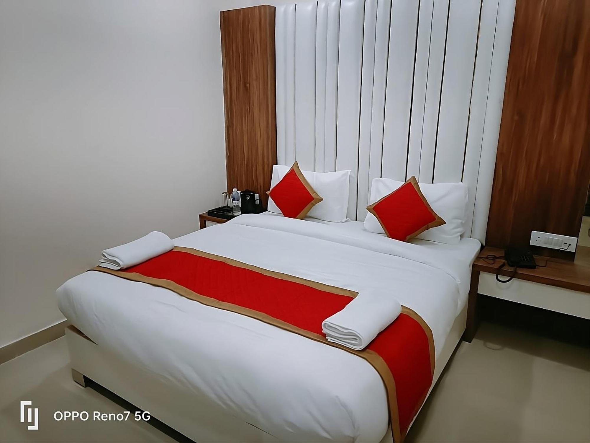 Hotel Shree Radha Krishna バラナシ エクステリア 写真