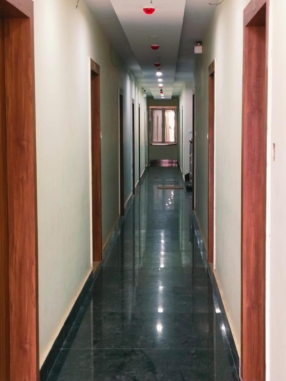 Hotel Shree Radha Krishna バラナシ エクステリア 写真