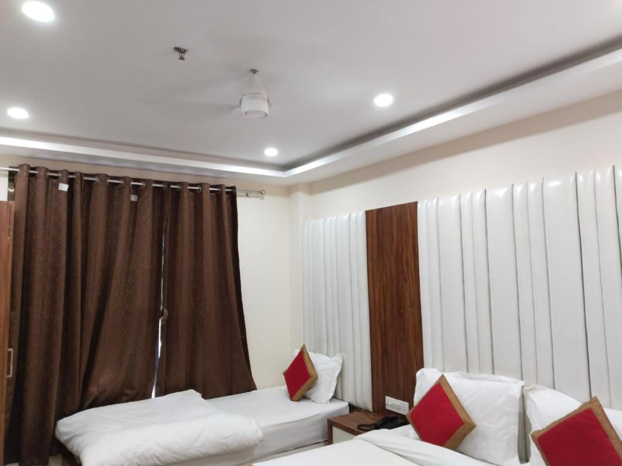 Hotel Shree Radha Krishna バラナシ エクステリア 写真