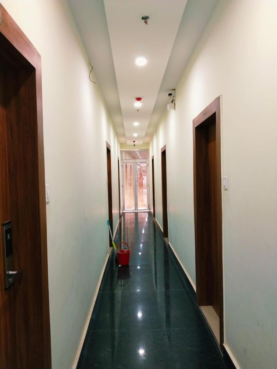 Hotel Shree Radha Krishna バラナシ エクステリア 写真