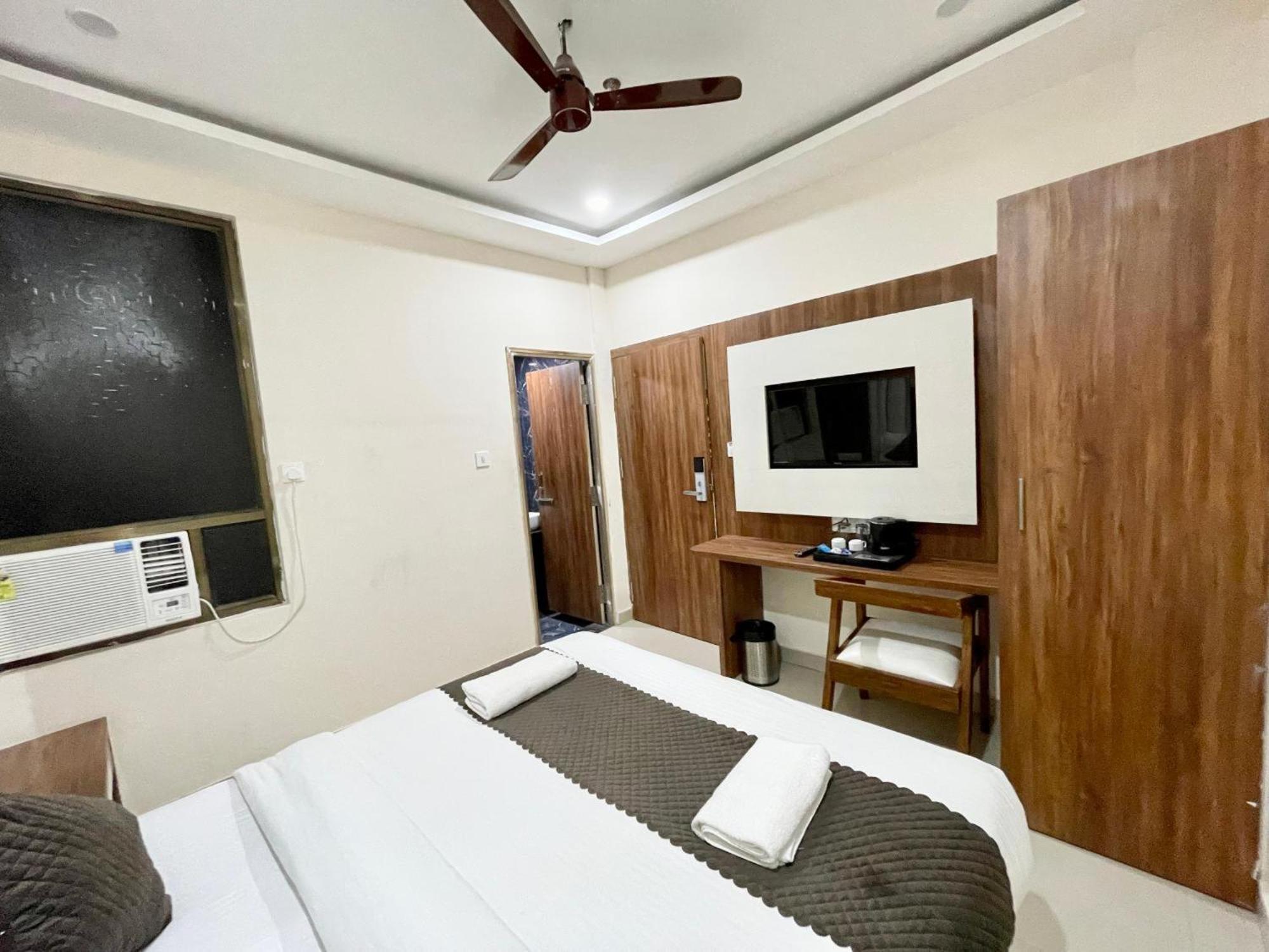 Hotel Shree Radha Krishna バラナシ エクステリア 写真