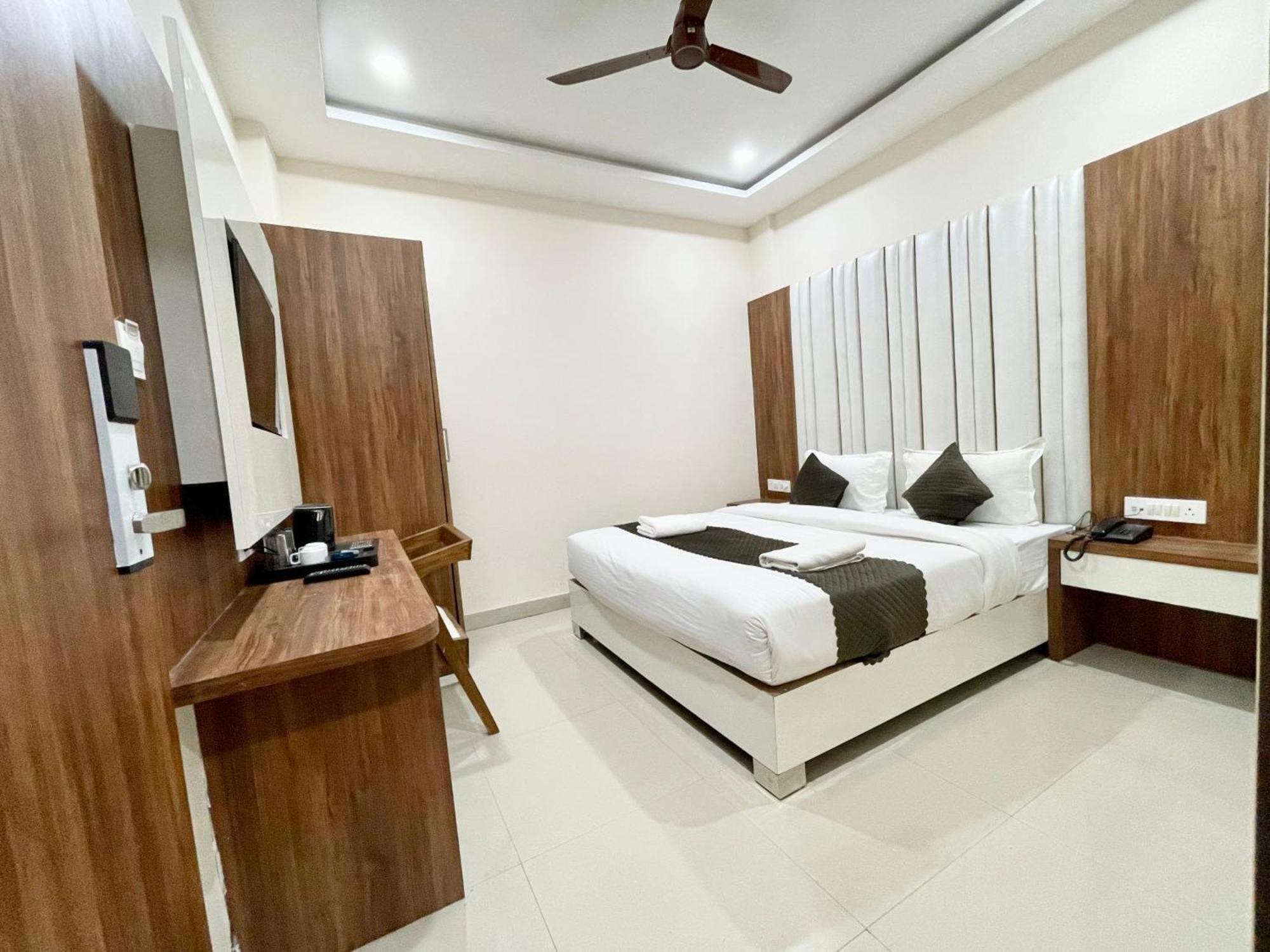 Hotel Shree Radha Krishna バラナシ エクステリア 写真