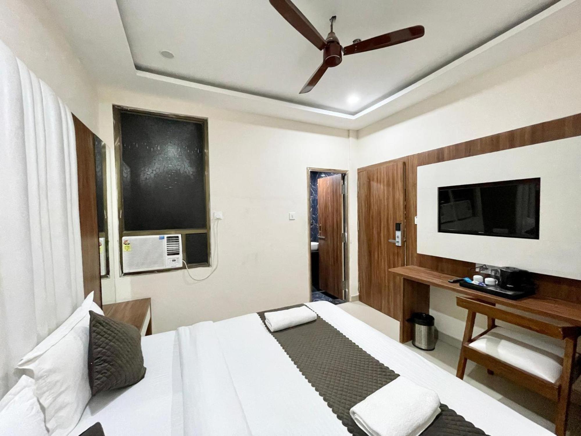 Hotel Shree Radha Krishna バラナシ エクステリア 写真