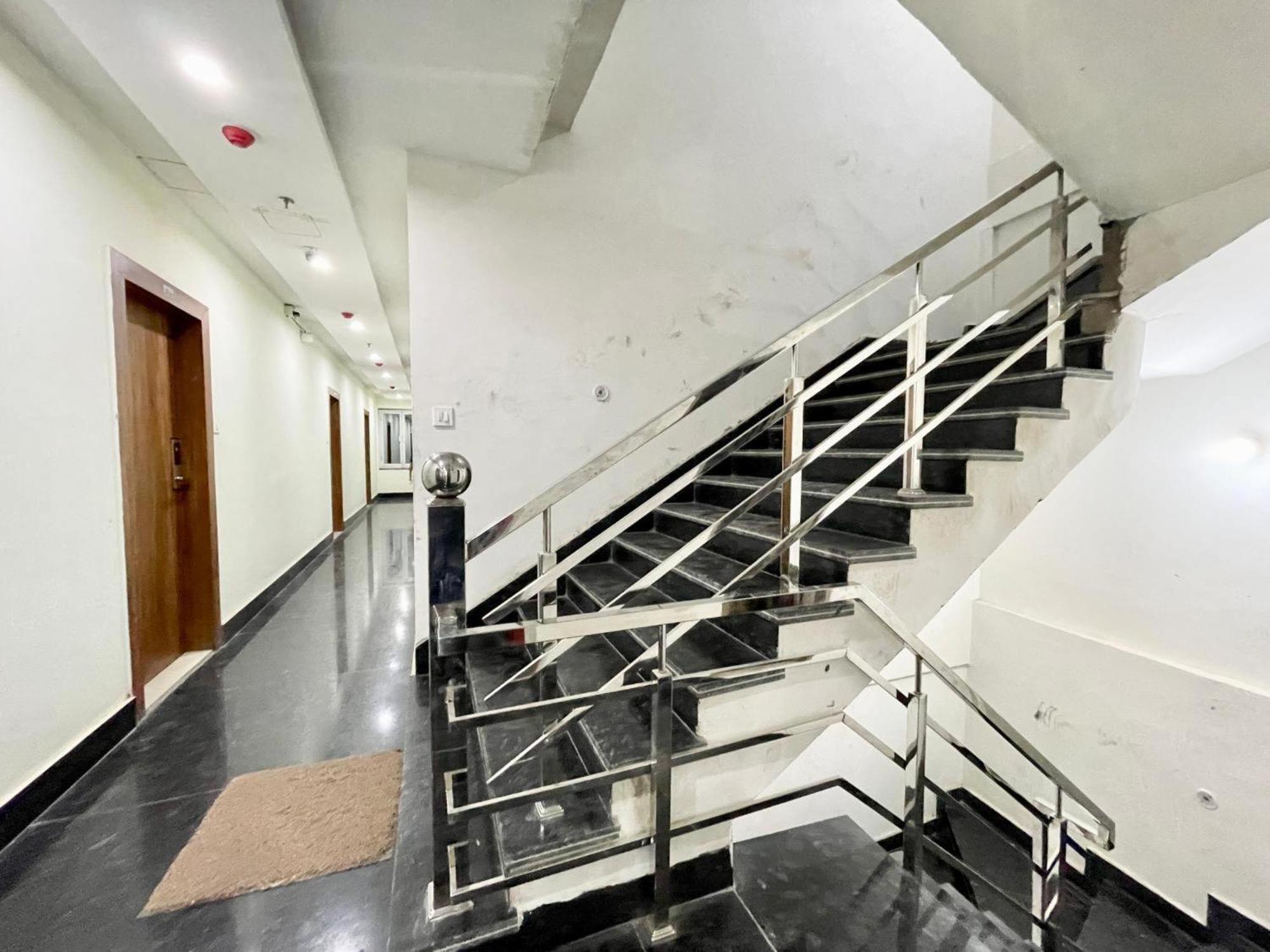 Hotel Shree Radha Krishna バラナシ エクステリア 写真