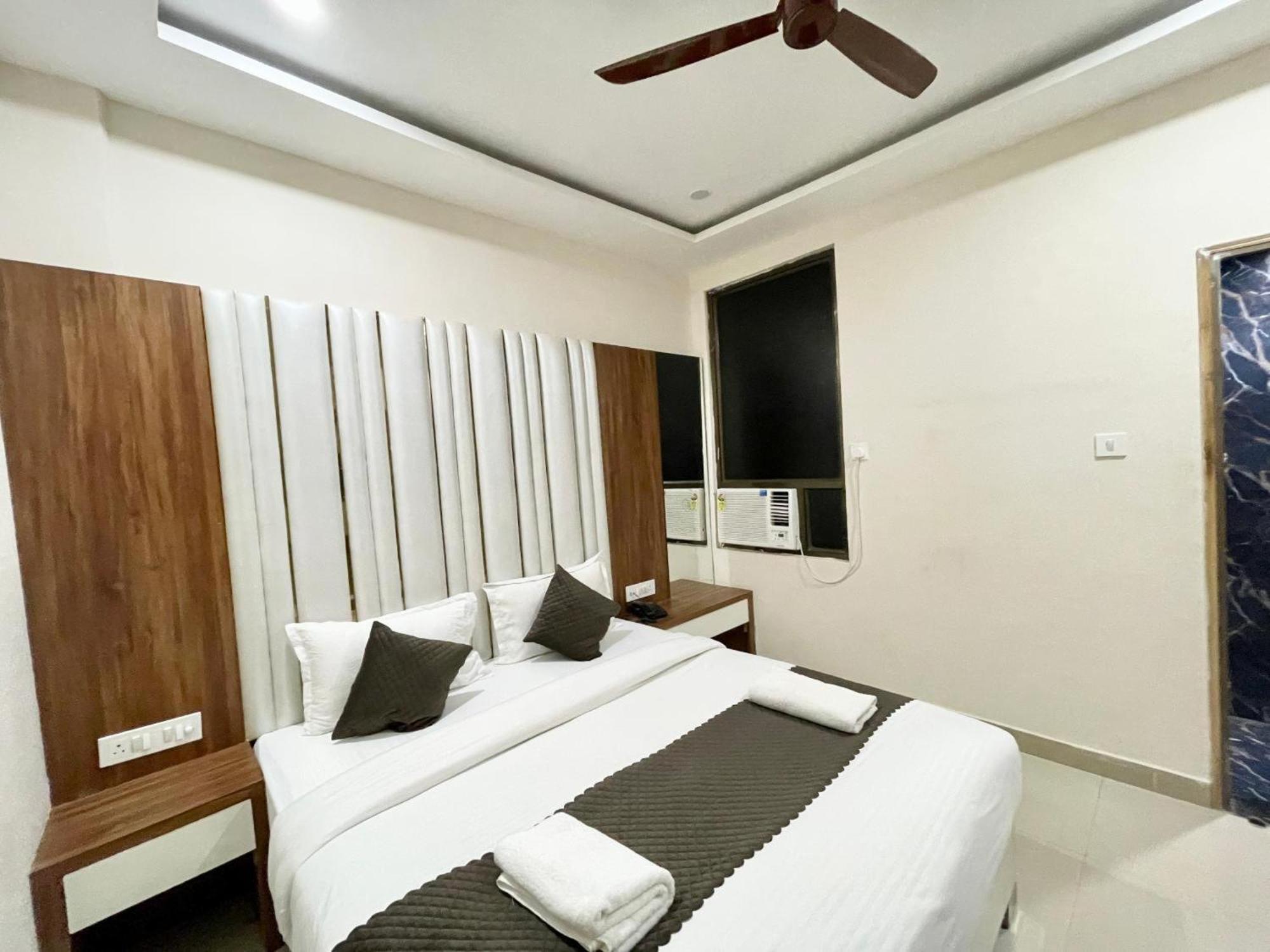 Hotel Shree Radha Krishna バラナシ エクステリア 写真
